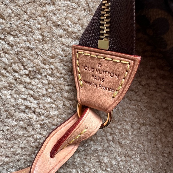 Louis Vuitton Pochette Accessoires- Made in France - Picture 10 of 13